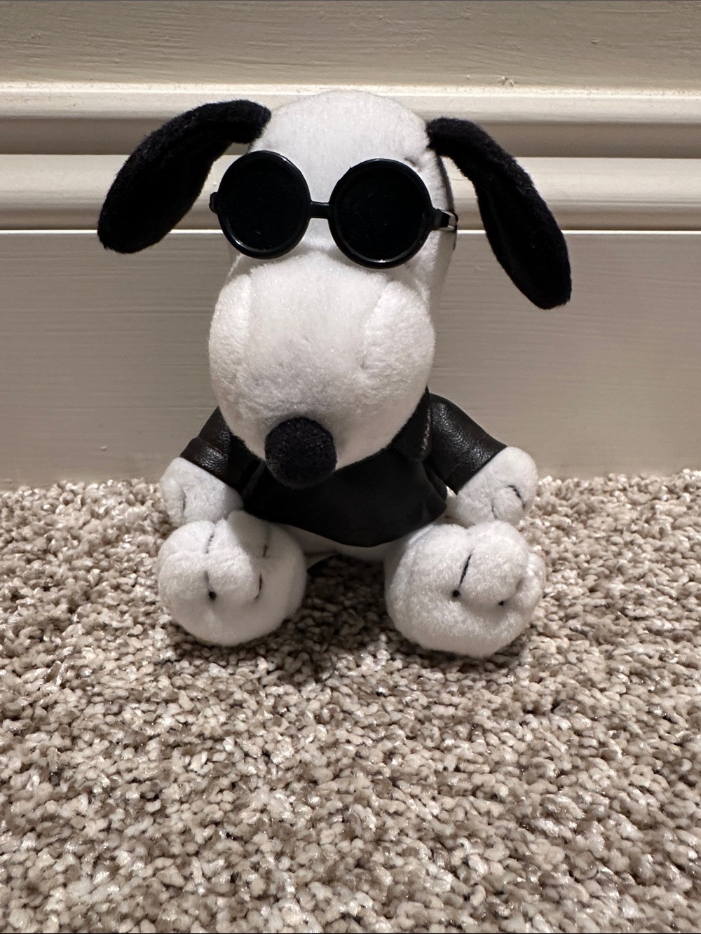 Peanuts Snoopy Joe Cool with brown Met Life bomber‎ jacket with Sunglasses -